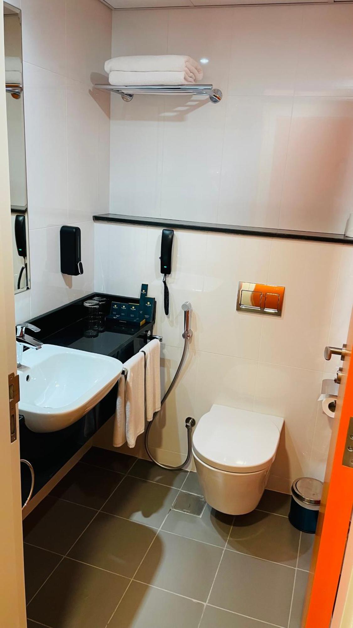 דובאי Wescott Hotel מראה חיצוני תמונה
